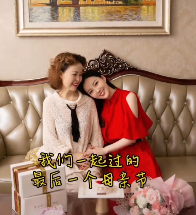 安徽台一姐余声深夜思念亡母,母亲去世周年晒祖孙合照,引人泪目