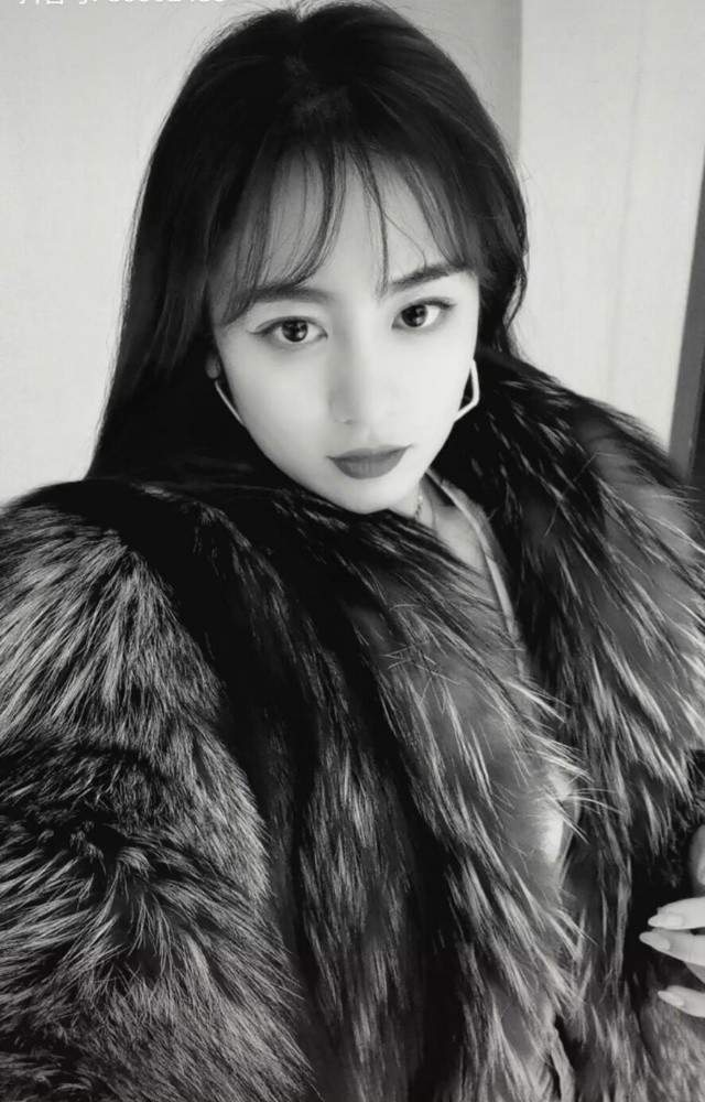 王小蒙晒9年前写真照,每一张都超惊艳,丈夫入狱后独自抚养子女