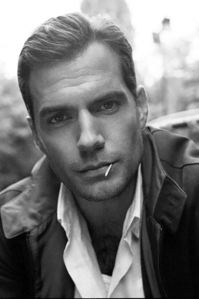 组图:"超人"亨利·卡维尔写真大片,《猎魔人》第二季将播