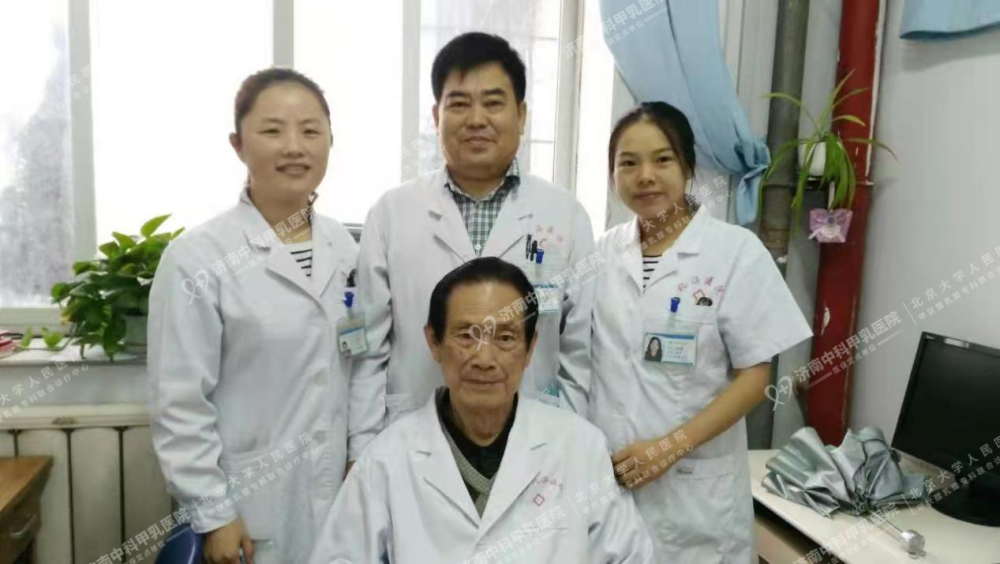 名医风采李维亚延续黄汉源教授大医风范薪火传承造福乳腺患者