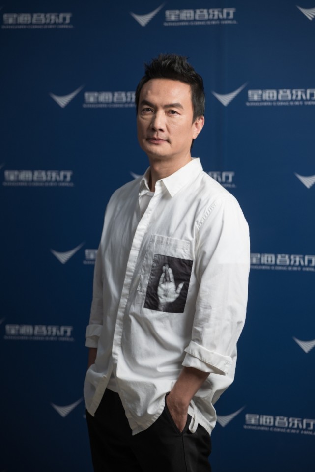 作曲系,曾与魔岩唱片签约,除了自己的代表作《走钢索的人》,林宥嘉