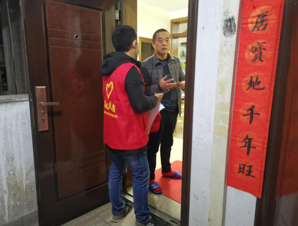 志愿者入户宣传创文知识