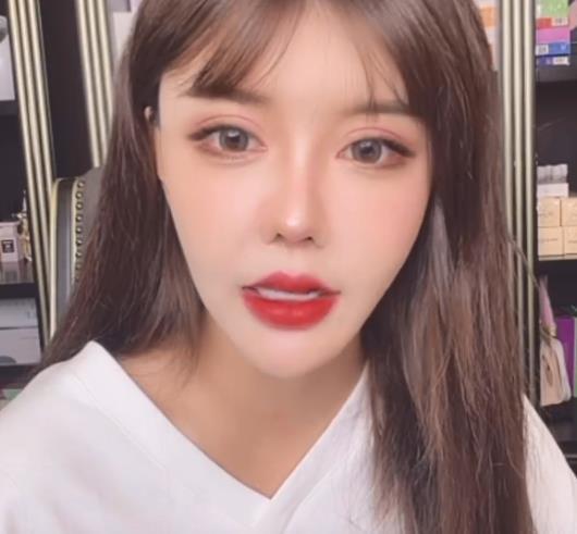 韩安冉无美颜照被疯传,闭口多鼻子疤痕明显,被嘲讽脸崩了