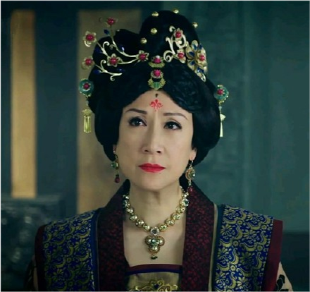 吕珊在陈浩民主演的《封神榜》中饰演"姜王后",是真正的知书达理,最后