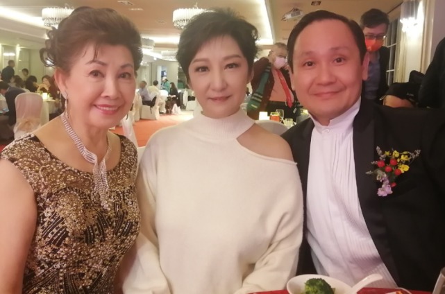 雪梨获全国十佳表演奖,56岁气质仍出众,与一众老戏骨同台领奖|叶振棠