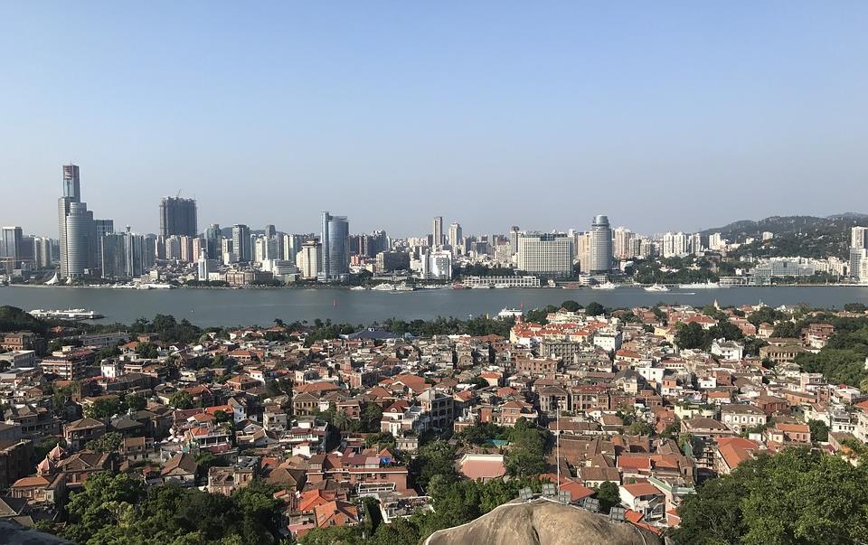 厦门2021gdp_2021年最“励志”的省会,GDP超越省内“一哥”,跻身全国20强