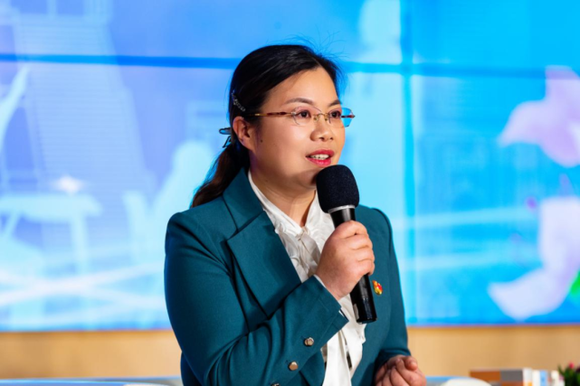 南京工业大学实验小学胡红张国民,中小学高级教师,中共党员.