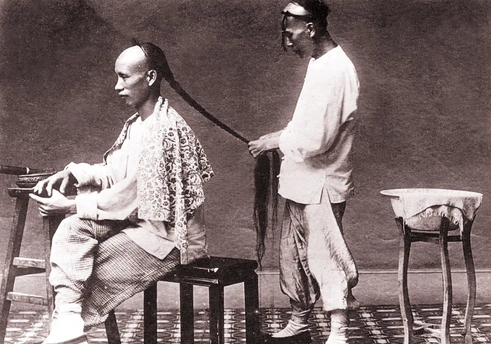 让辫子留一会儿钩沉