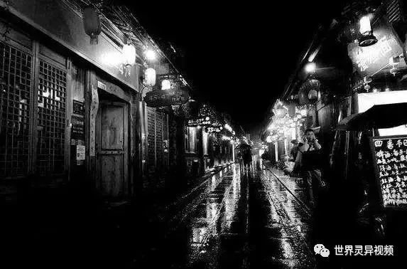 据说有个孕妇在沙朗巷口被杀,死相极惨,打那以后