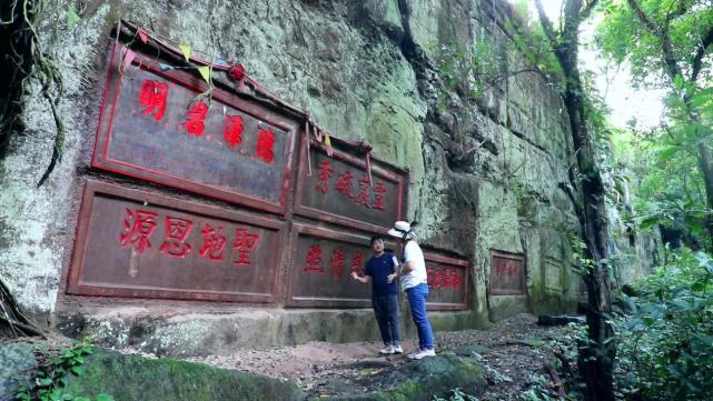 南宁市那楼雷婆岭摩崖石刻:石缝里的世外桃源 壮族民间艺术瑰宝