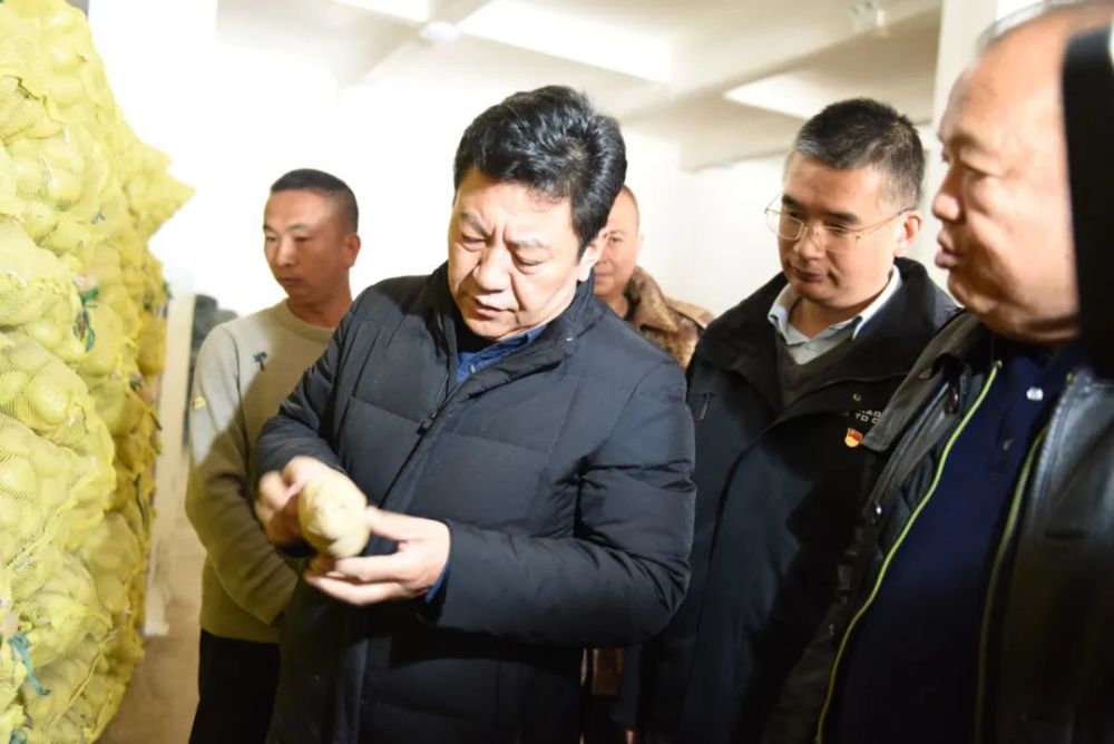 11月11日至13日,市委书记张延清深入南木林县,仁布县,深入群众家中