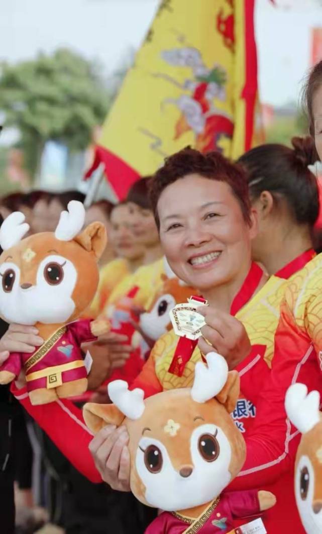 今年全运会龙舟比赛中,章瑛是鼓手,是船上唯一一个背对终点线出发的