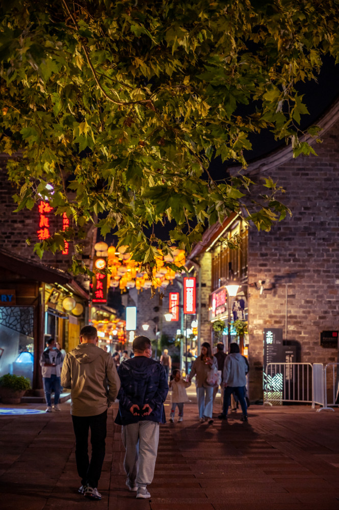 长500米的南塘老街宁波八大历史街区之一当地人最爱逛的地方