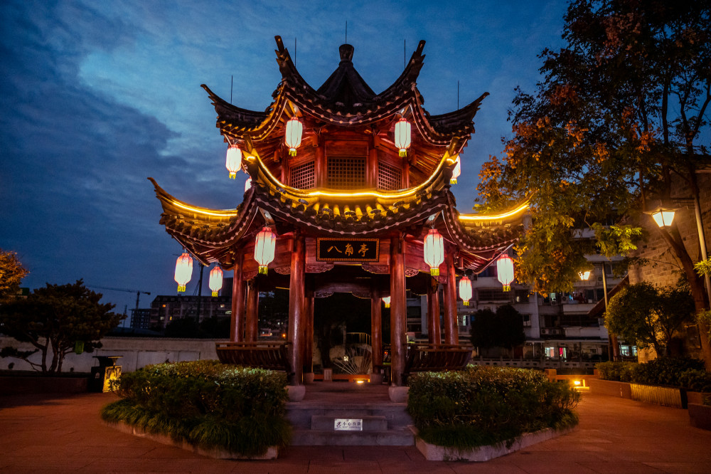 长500米的南塘老街宁波八大历史街区之一当地人最爱逛的地方