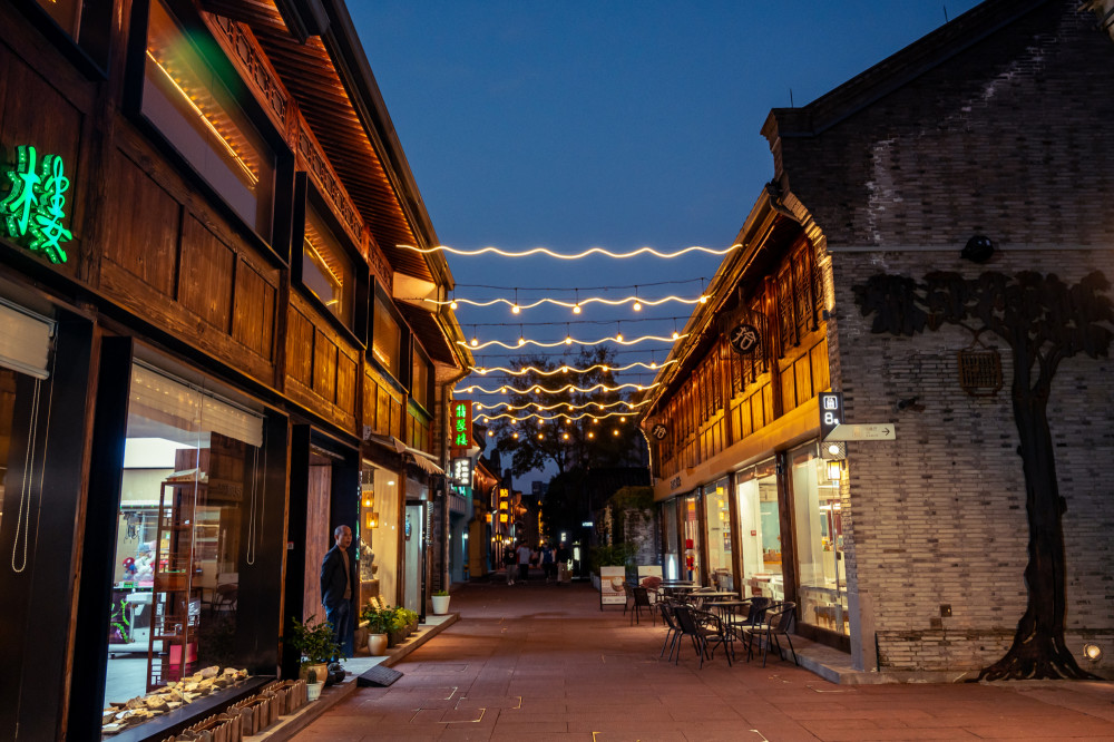 长500米的南塘老街宁波八大历史街区之一当地人最爱逛的地方