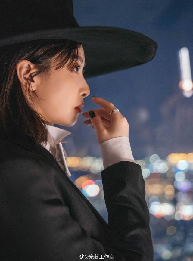 宋茜芭莎慈善夜造型,姐姐又美又飒