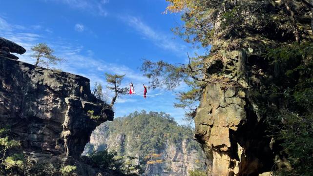 巔峰對決張家界千米高峰走扁帶