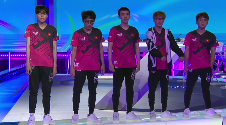 代表我们赛区出征的是dkg和tt战队,在11月13日首日的比赛中两队均有