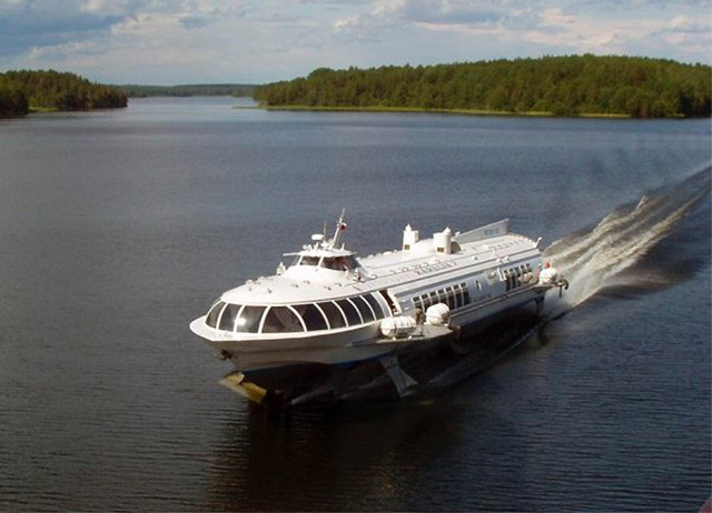 苏联时代的水上动车没落的民用水翼船