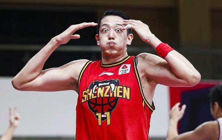 cba 面部被打，头部被撞，CBA和平大使怒砍双20，男篮12人有一个位置吧！