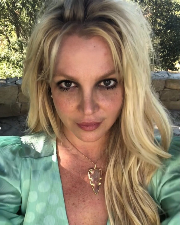 小甜甜布兰妮近况曝光,穿露脐装惊现色斑,头发凌乱与台上差别大_腾讯