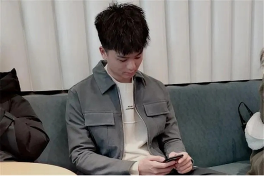 不争馒头争口气,虎牙芒果鱼再次登顶峡谷之巅,网友:小看他了!