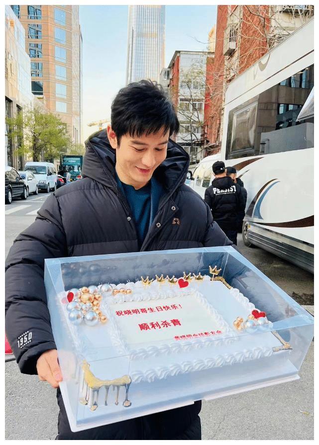黄晓明晒生日惊喜庆生现场跟baby有关暗戳戳撒糖太甜