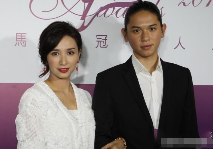 霍英东二房儿子送女儿出嫁，霸气十足与张学友飙歌，陈百祥曾志伟现身