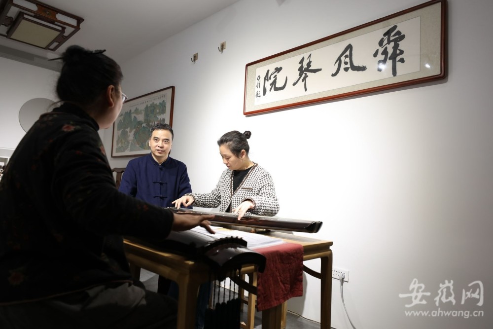 虞山吴派古琴传人杨传中效法先师甘当古琴文化传承的铺路石
