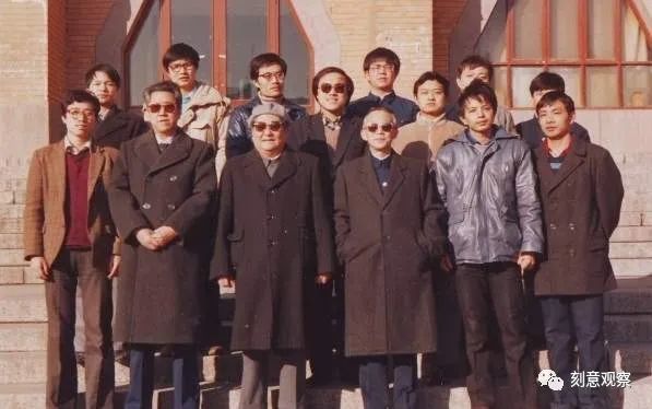 图 | 江苏省委书记韩培信(一排左三)苏南发展起来,但是苏北的贫穷落后