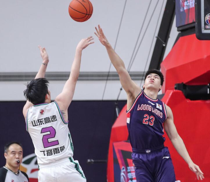 17中3丁彦雨航复出状态低迷山东主帅揽责让他顶4号位太失策