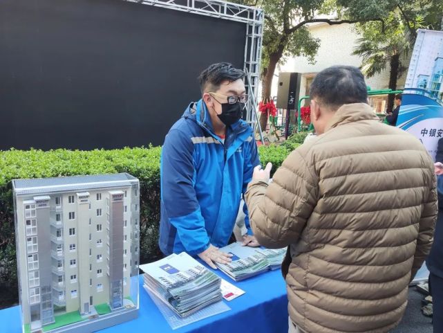 長海路街道表示,希望把此次加裝電梯項目做成樣板工程,成功模板,打消