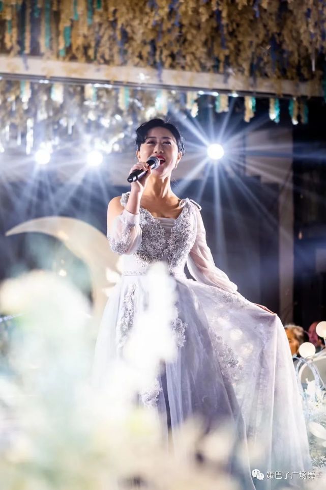 策巴子广场舞:《土家摆手舞》音乐一起,勾起多少土家儿女的回忆