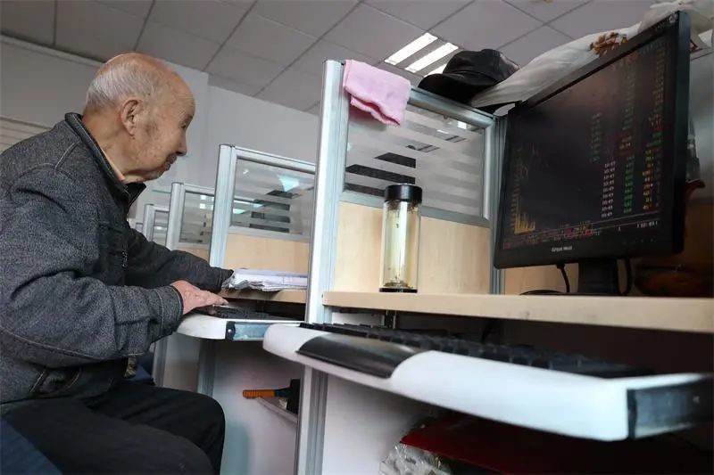 1993年开始炒股,选股讲"原则"!网友:这样的老韭菜应该割不动.