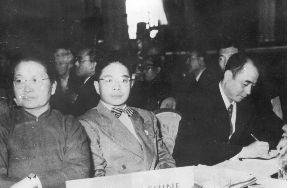 她是冯玉祥的夫人建国后当了15年部长后为副国级儿子授少将