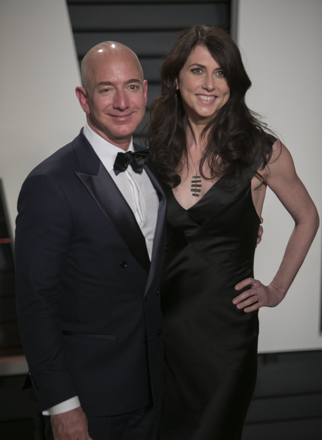 只拿走380亿美元的分手费|情人|妻子|贝索斯|麦肯齐|分手|丈夫