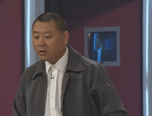 没错,就是春晚上「脑袋大」,「脖子粗」的范厨师.