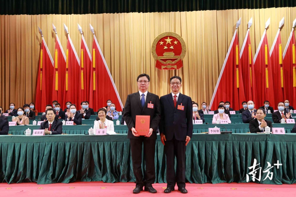 吴益东,岑解明,梁泽才,陈璋玲,梁爽,刘仁生当选高州市人民政府副市长