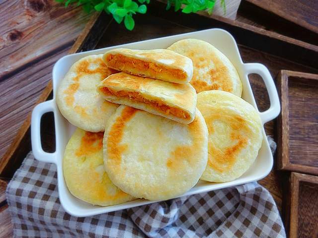 下面来看看我的红薯馅饼的做法吧.