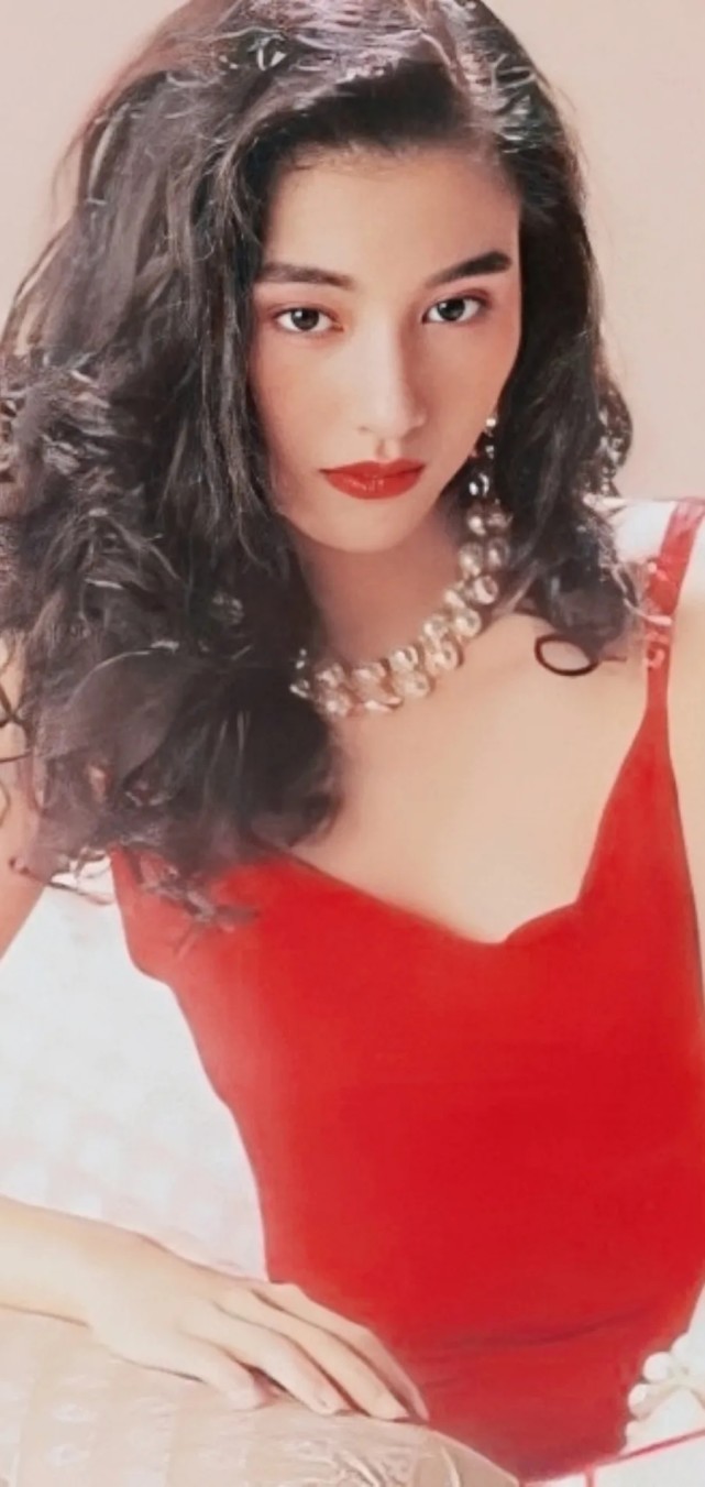 港姐中的冠军李嘉欣长相到底有多美