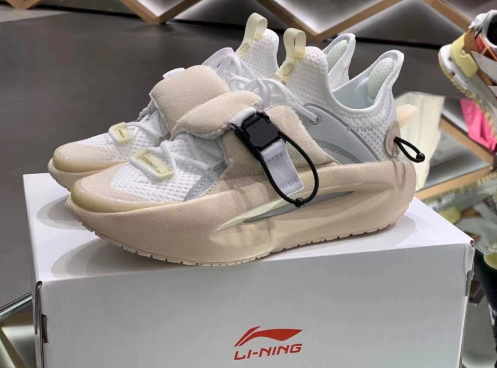 李宁云游休闲鞋:全掌42舒适度满分,几乎适合所有脚型的人_腾讯新闻