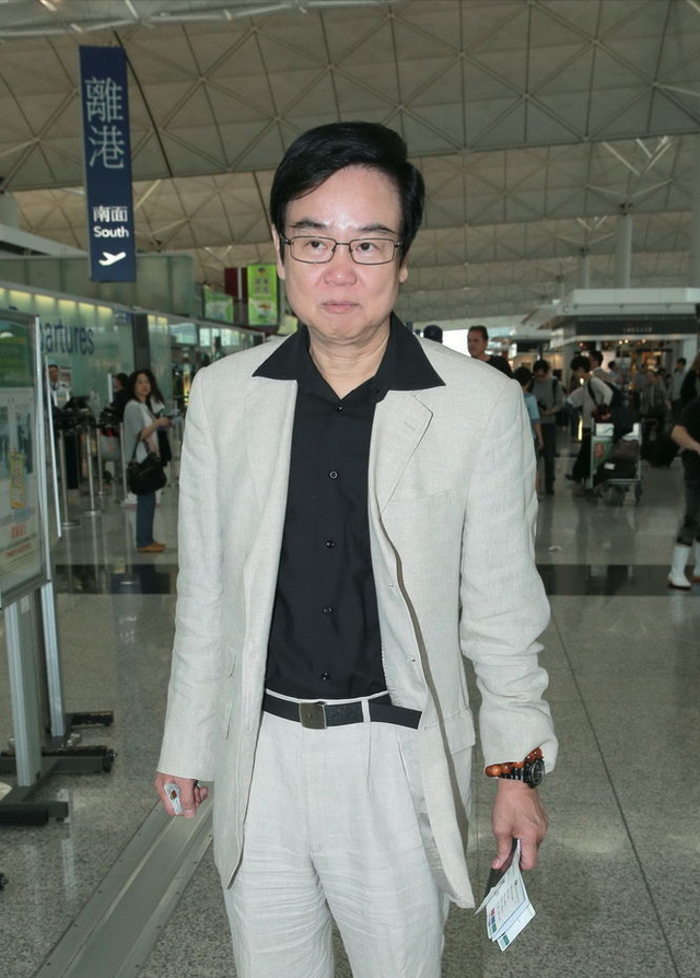 黄百鸣的真爱情史放弃纸醉金迷的生活陪妻子抗癌15年终获成功