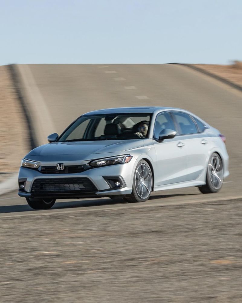 2022年最新款的本田思域轿车