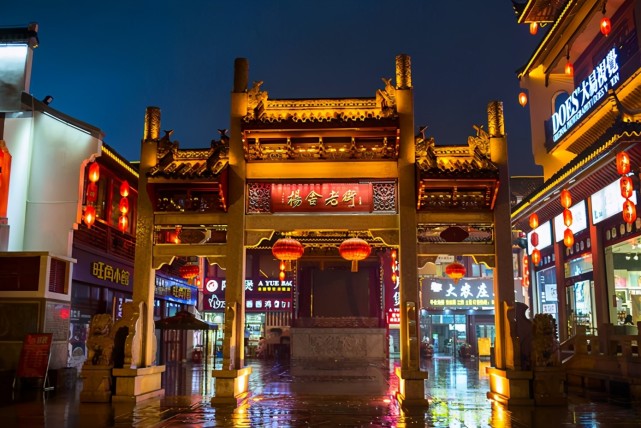 杨舍老街和张家港购物公园是杨舍镇乃至张家港最受人喜爱的娱乐休