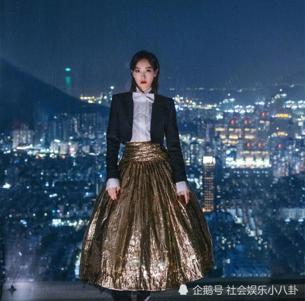 2021年芭莎慈善夜:台上上演"喜剧",台下上演"人间真实"