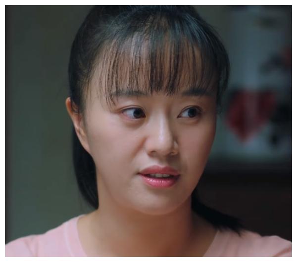 星辰大海被何翯圈粉了单纯善良浅薄嘴碎演的乡下妹很接地气