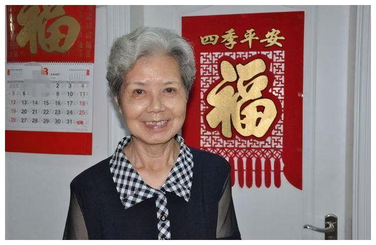 央视第一女主持人逝世晚年重获爱情如今儿子成为她一生的遗憾