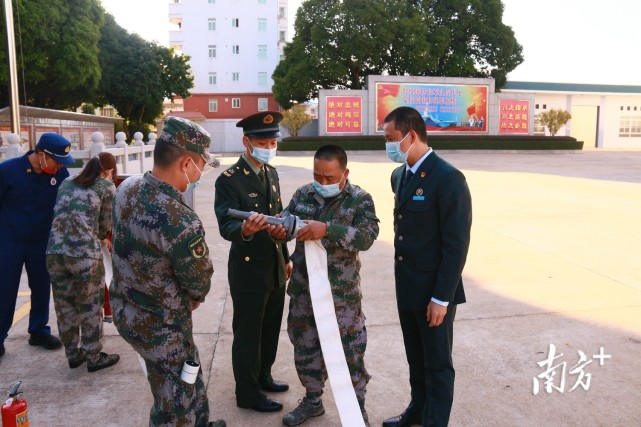 梅州军分区组织官兵学习消防安全知识