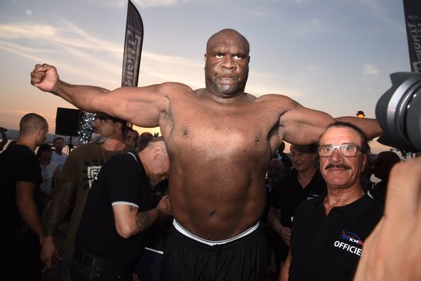 时隔18年,泰森已经55周岁,萨普也已经47周岁,两人早已是明日黄花,所以