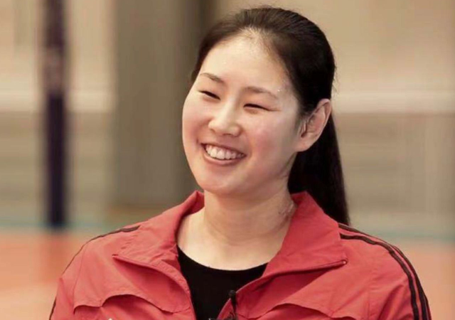 女排名将颜妮的名片:两次世界最佳,亚洲杯迄今唯一的副攻mvp